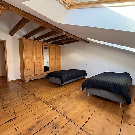 10 Personen Offenbach am Main